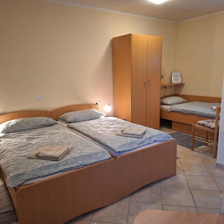 קובאריד Rooms Pri Lovrizu מראה חיצוני תמונה
